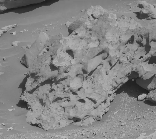 Sol 3921: Mast Camera (Mastcam)
