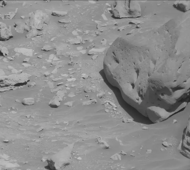 Sol 3921: Mast Camera (Mastcam)