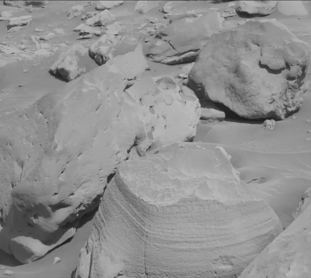 Sol 3921: Mast Camera (Mastcam)