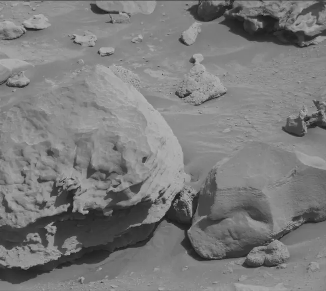 Sol 3921: Mast Camera (Mastcam)