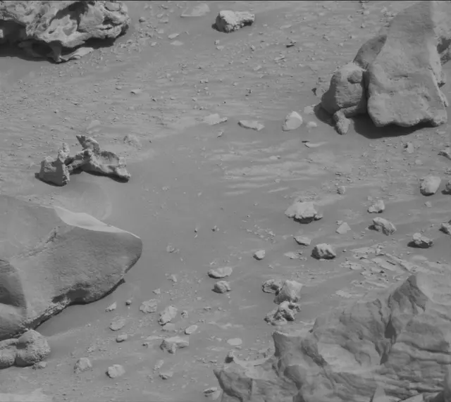 Sol 3921: Mast Camera (Mastcam)