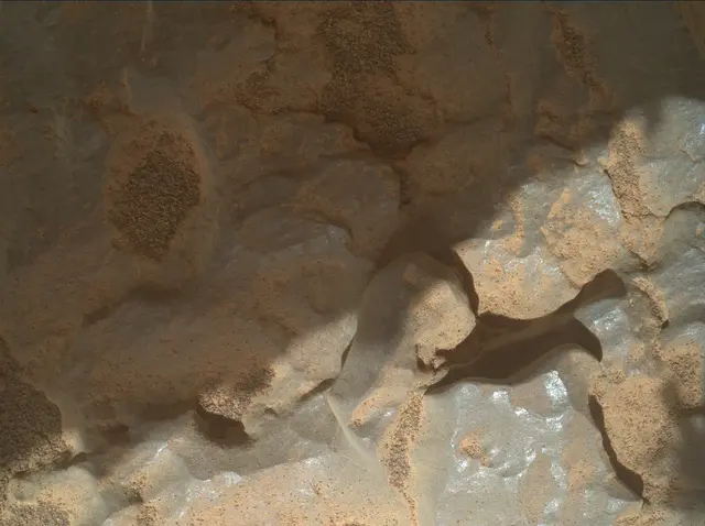 Sol 3921: Mars Hand Lens Imager (MAHLI)