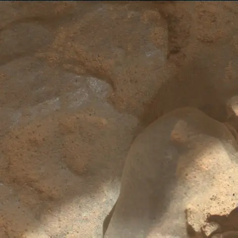 Sol 3921: Mars Hand Lens Imager (MAHLI)