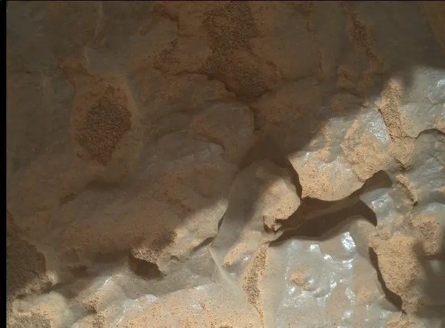 Sol 3921: Mars Hand Lens Imager (MAHLI)