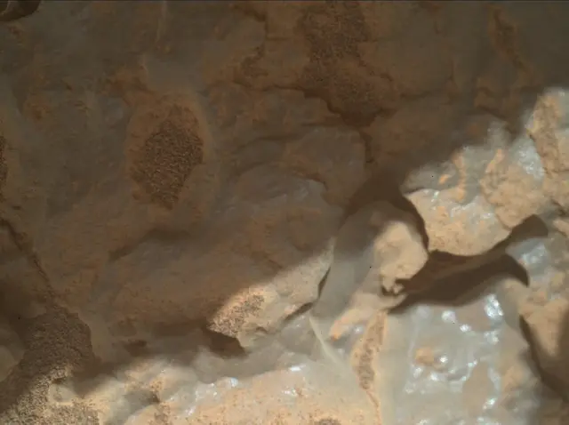 Sol 3921: Mars Hand Lens Imager (MAHLI)