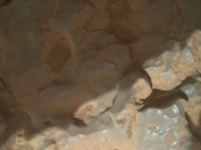 Sol 3921: Mars Hand Lens Imager (MAHLI)