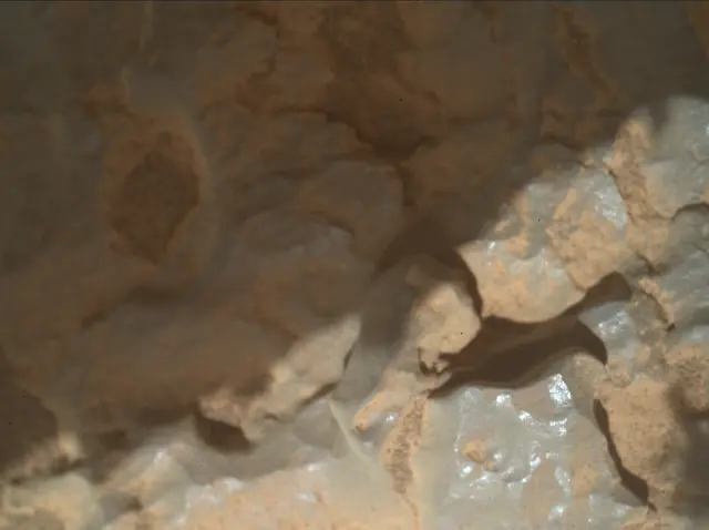 Sol 3921: Mars Hand Lens Imager (MAHLI)