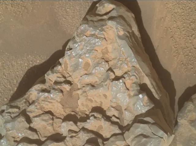 Sol 3921: Mars Hand Lens Imager (MAHLI)