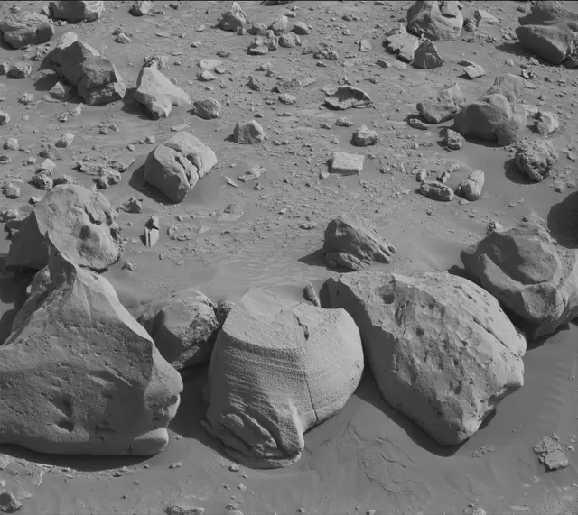Sol 3923: Mast Camera (Mastcam)