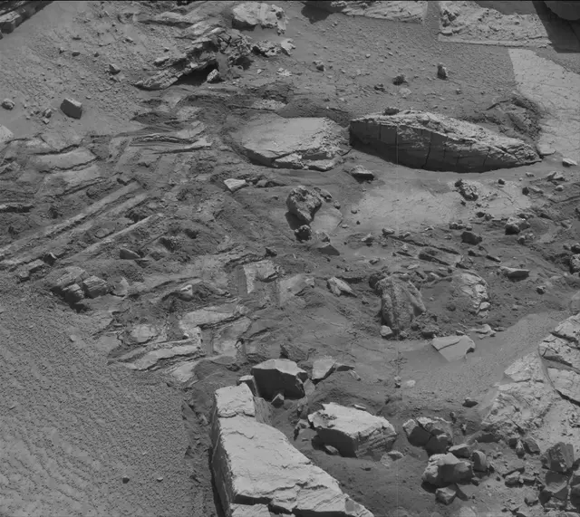 Sol 3923: Mast Camera (Mastcam)
