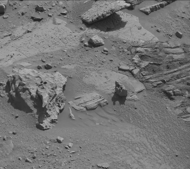 Sol 3923: Mast Camera (Mastcam)