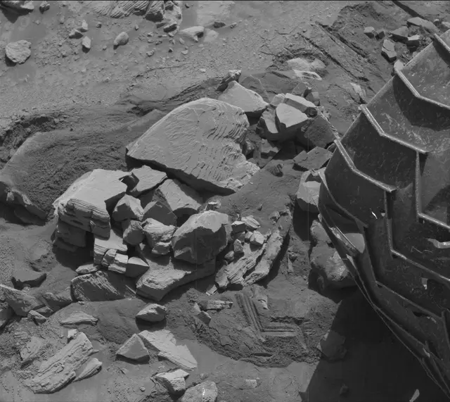 Sol 3923: Mast Camera (Mastcam)