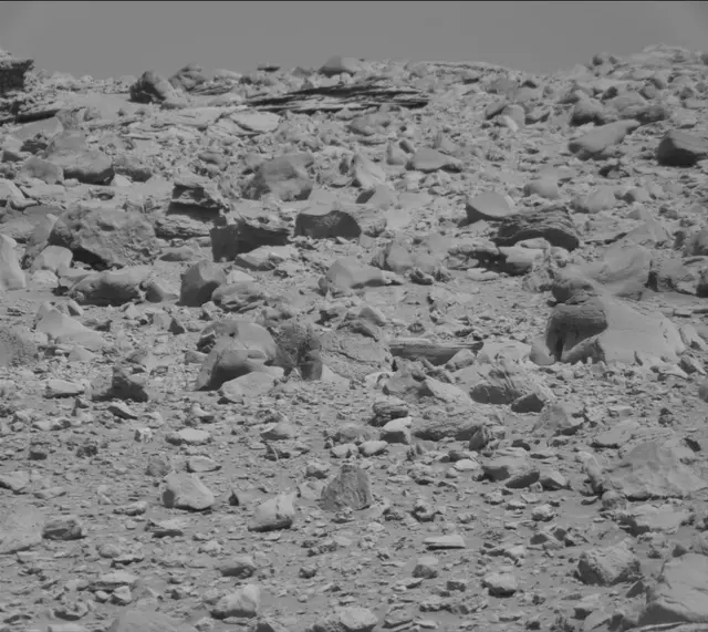 Sol 3923: Mast Camera (Mastcam)