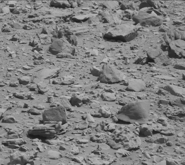 Sol 3923: Mast Camera (Mastcam)