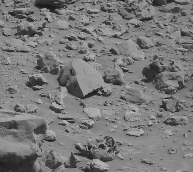 Sol 3923: Mast Camera (Mastcam)