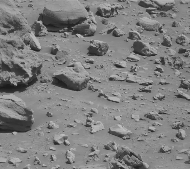 Sol 3923: Mast Camera (Mastcam)