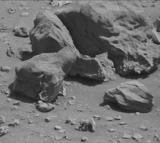 Sol 3923: Mast Camera (Mastcam)