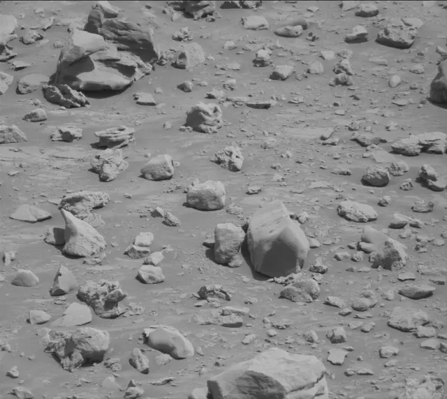 Sol 3923: Mast Camera (Mastcam)