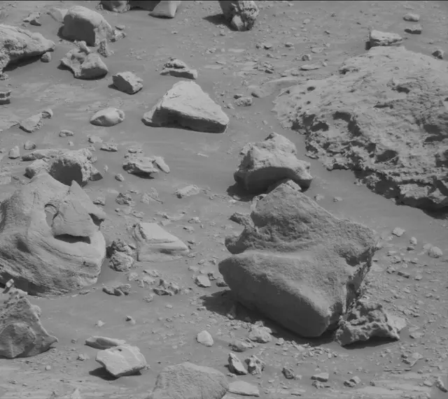 Sol 3923: Mast Camera (Mastcam)