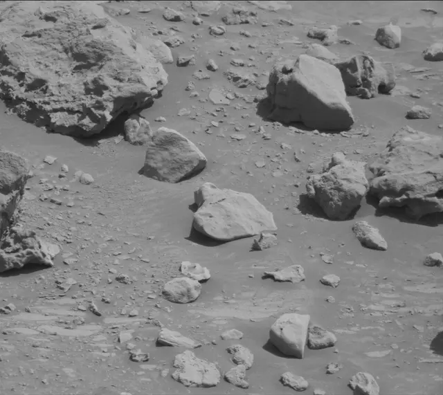 Sol 3923: Mast Camera (Mastcam)