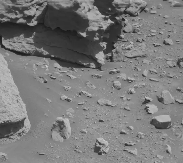 Sol 3923: Mast Camera (Mastcam)