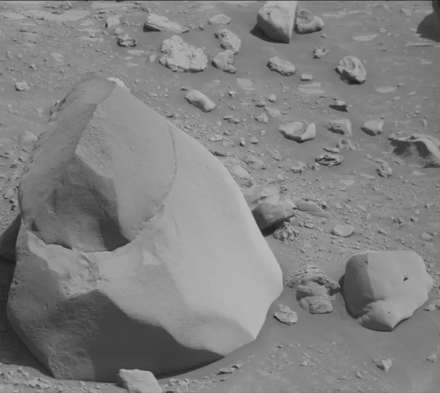 Sol 3923: Mast Camera (Mastcam)