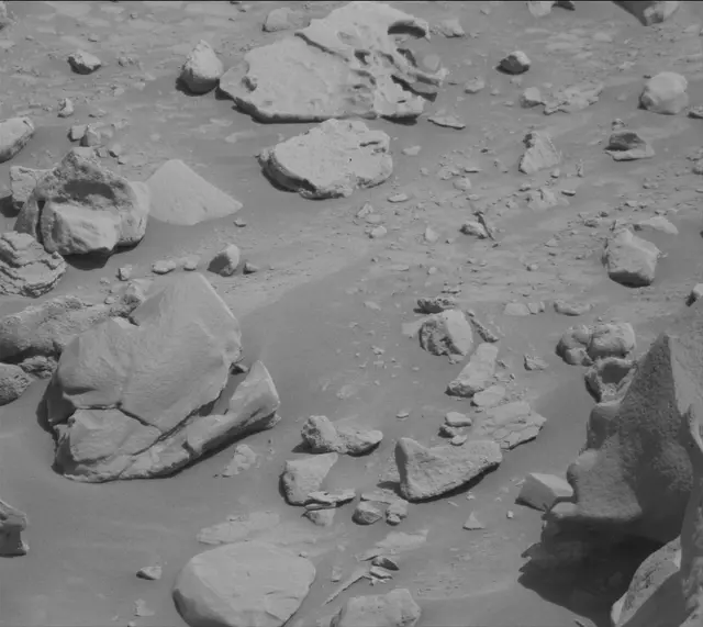 Sol 3923: Mast Camera (Mastcam)
