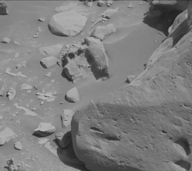Sol 3923: Mast Camera (Mastcam)