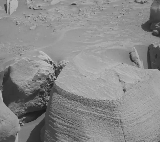 Sol 3923: Mast Camera (Mastcam)