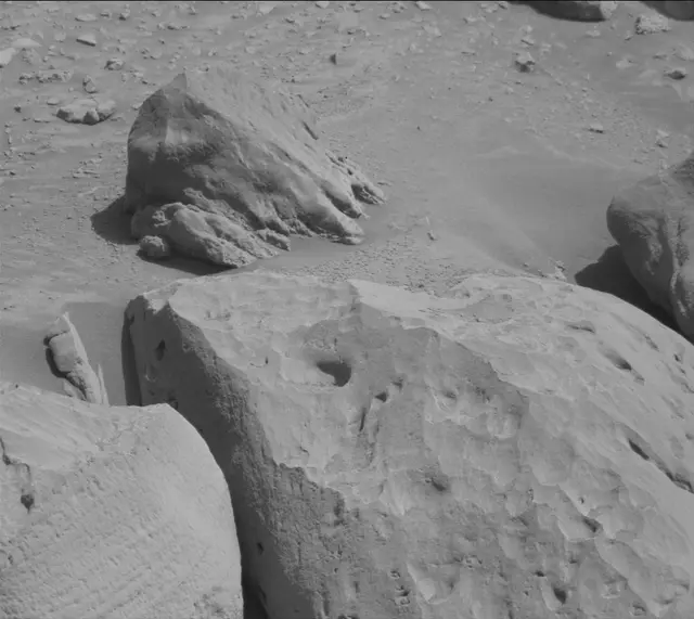 Sol 3923: Mast Camera (Mastcam)