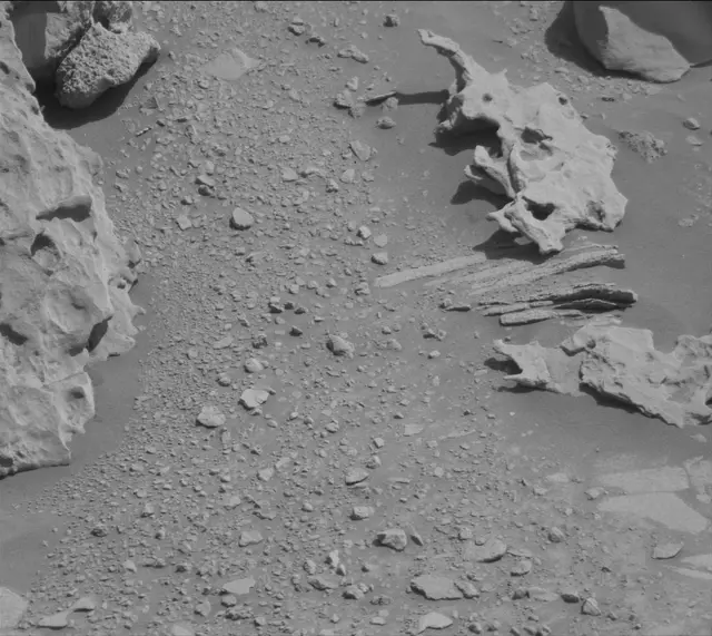 Sol 3923: Mast Camera (Mastcam)
