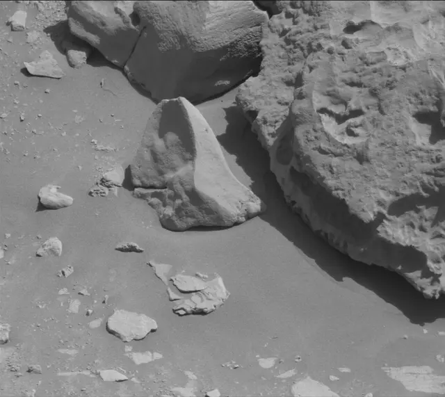Sol 3923: Mast Camera (Mastcam)