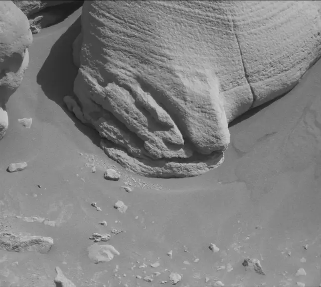 Sol 3923: Mast Camera (Mastcam)