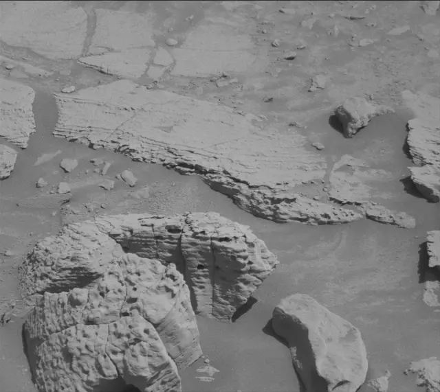 Sol 3923: Mast Camera (Mastcam)
