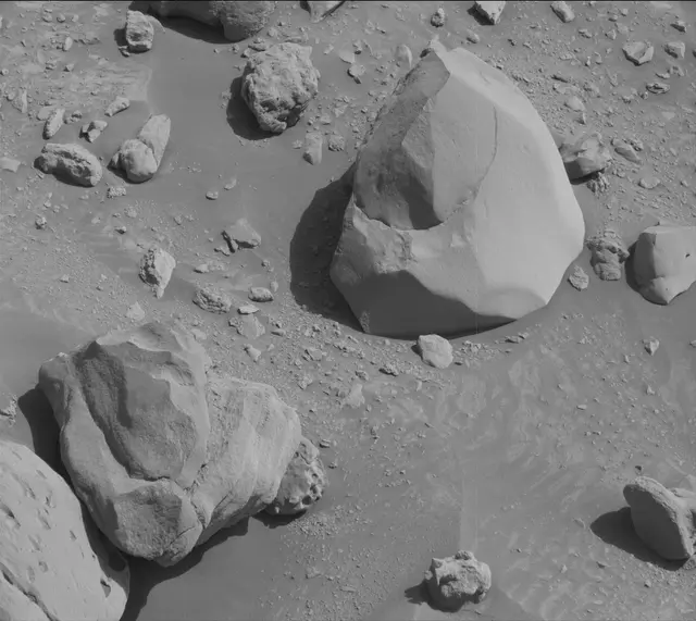 Sol 3924: Mast Camera (Mastcam)
