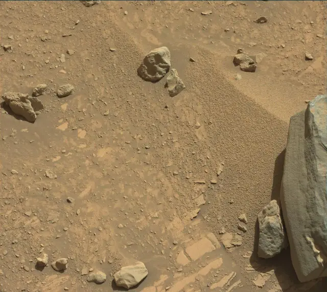 Sol 3924: Mast Camera (Mastcam)