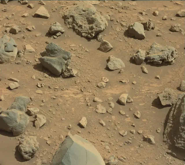 Sol 3924: Mast Camera (Mastcam)