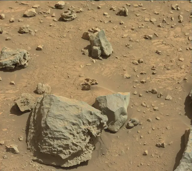 Sol 3924: Mast Camera (Mastcam)