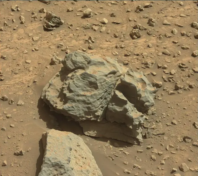 Sol 3924: Mast Camera (Mastcam)