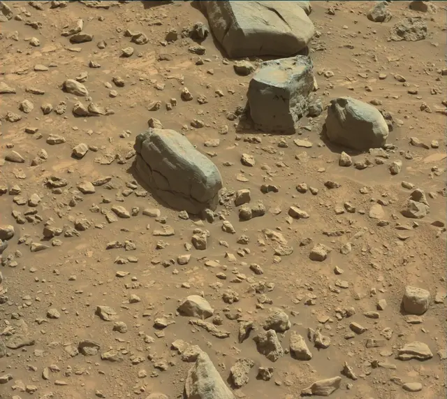 Sol 3924: Mast Camera (Mastcam)