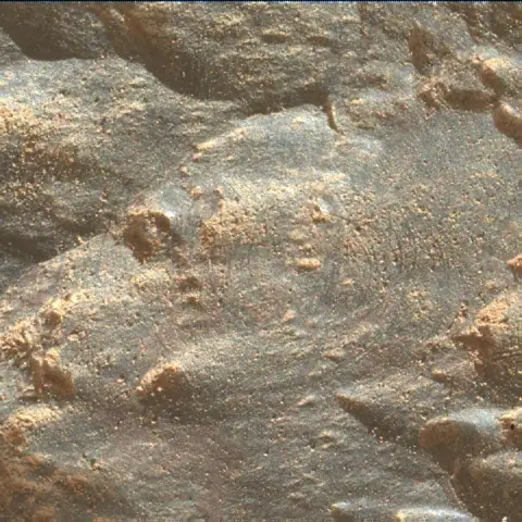 Sol 3926: Mars Hand Lens Imager (MAHLI)