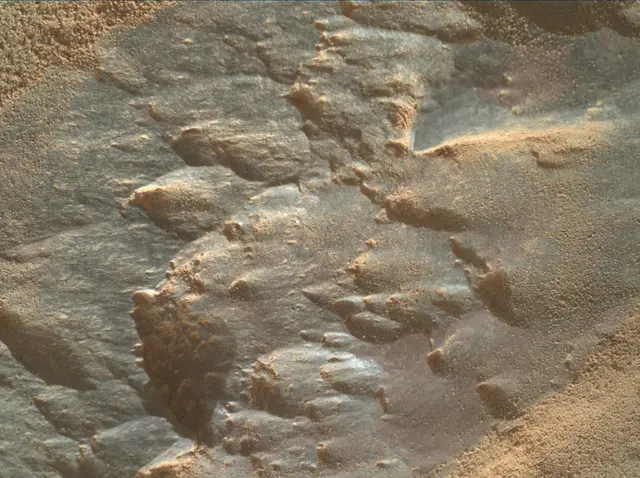 Sol 3926: Mars Hand Lens Imager (MAHLI)