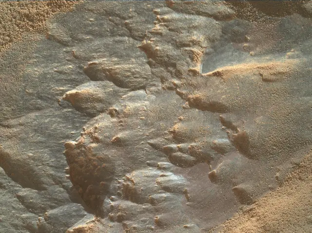 Sol 3926: Mars Hand Lens Imager (MAHLI)
