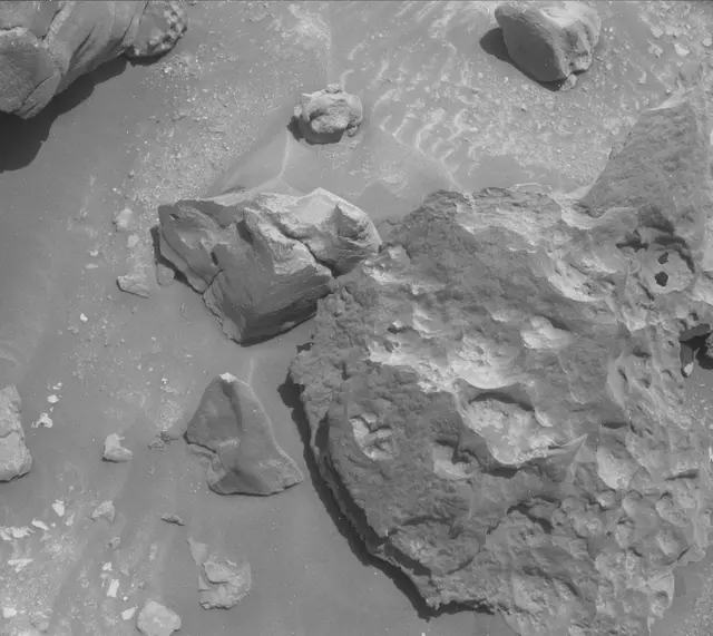 Sol 3928: Mast Camera (Mastcam)