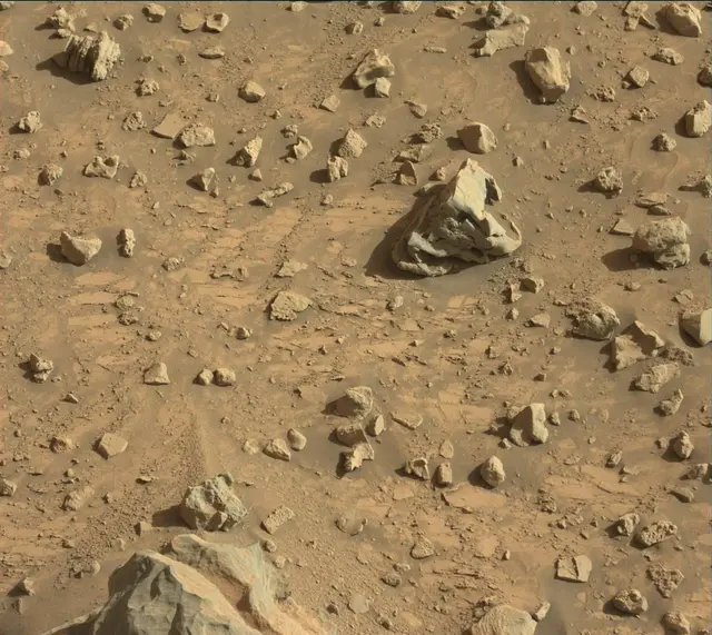 Sol 3928: Mast Camera (Mastcam)