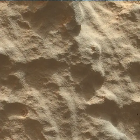 Sol 3930: Mars Hand Lens Imager (MAHLI)