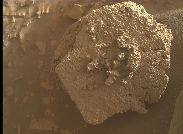Sol 3930: Mars Hand Lens Imager (MAHLI)