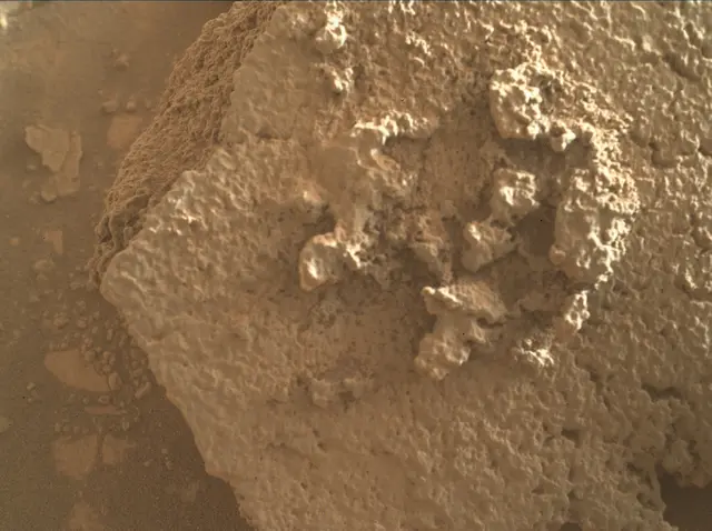 Sol 3930: Mars Hand Lens Imager (MAHLI)
