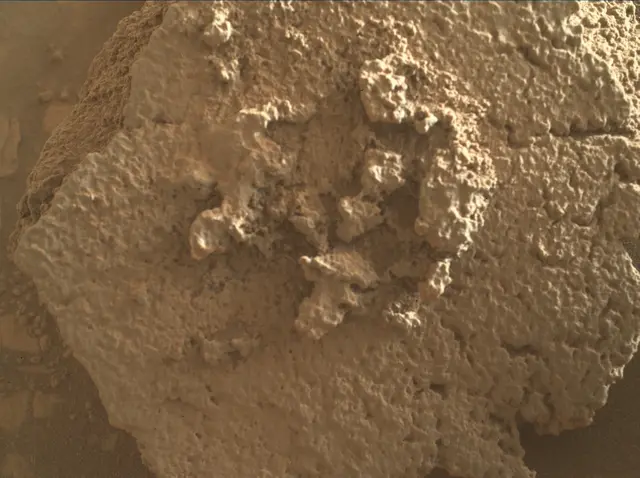Sol 3930: Mars Hand Lens Imager (MAHLI)