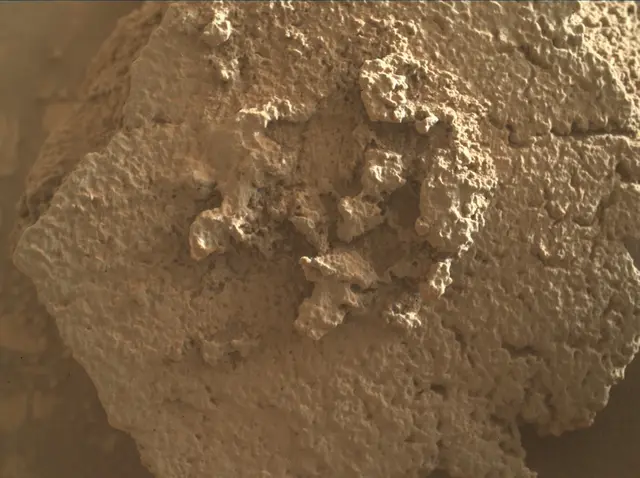 Sol 3930: Mars Hand Lens Imager (MAHLI)
